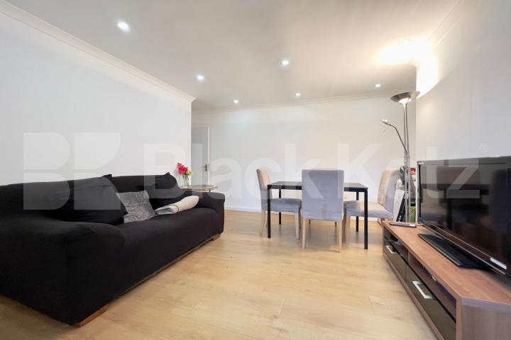 Recently redecorated throughout, wooden floors, white walls & superbly located Browning Street , Elephant and Castle SE17